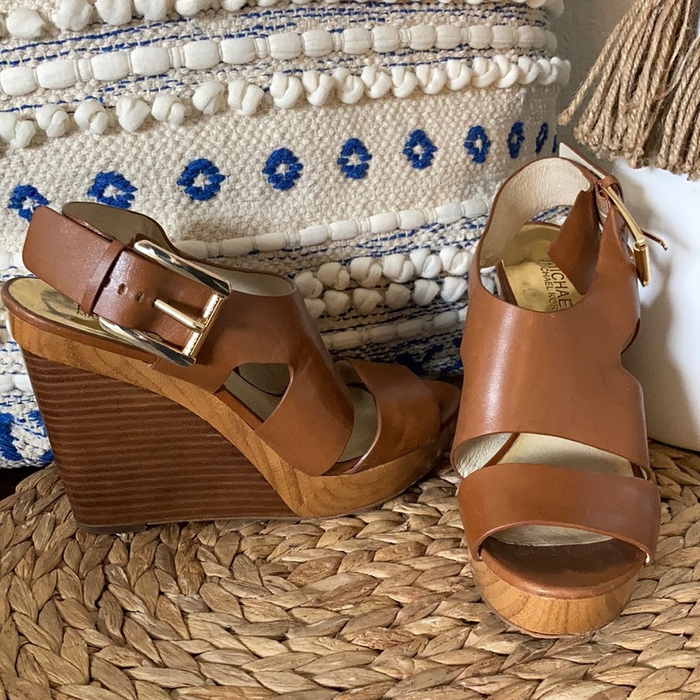 EUC Michael Kors leather platform wedge sandal in cognac brown.